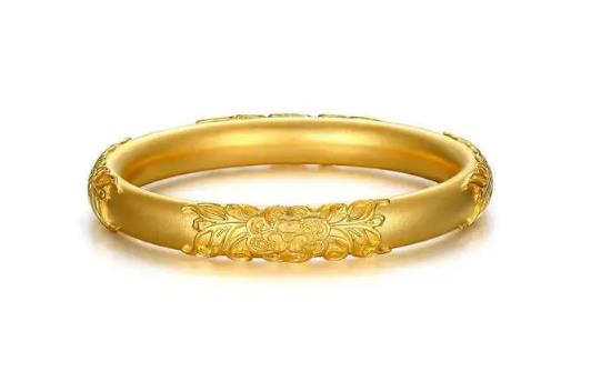 属龙要戴金镯子吗?2025年运势有何讲究