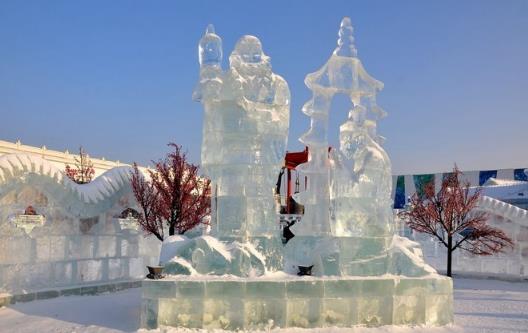 2025哈尔滨冰雪大世界全天开放吗?春节游客爆满吗