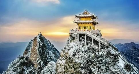 2025年12月老君山山顶气温多少？冬季旅游穿什么合适