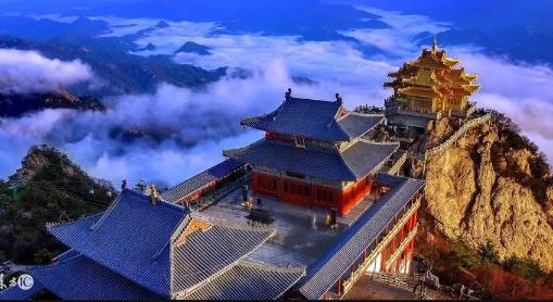 2025年12月老君山山顶气温多少?冬季旅游穿什么合适