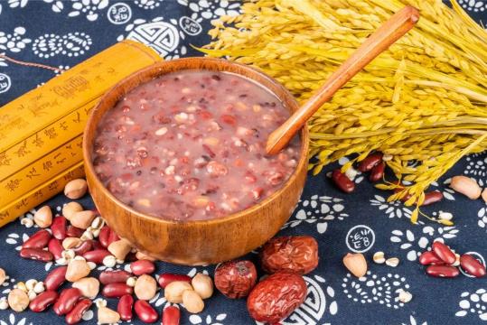 腊八粥当天熬还是隔夜熬？隔夜熬营养会流失吗