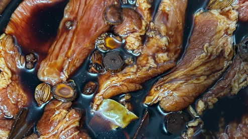 猪肉放酱油泡两天比腊肉香正常吗?如何制作更美味