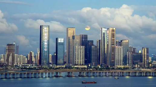 2025年深圳11月一般多少度?气温如何穿衣指南