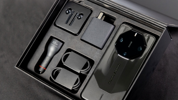 华为mate60rs后盖通用吗？60pro+有何不同