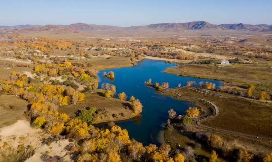 2025年十一赤峰旅游冷吗？草原最佳观赏期何时