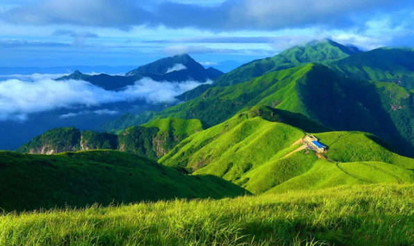 武功山几月份去草最绿？暑假人多吗
