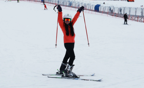 滑雪可以戴墨镜吗?墨镜和雪镜哪个好