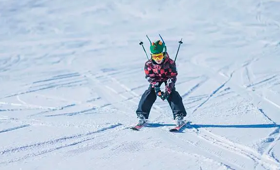 滑雪戴护目镜可以戴隐形眼镜吗？如何选择合适护目镜