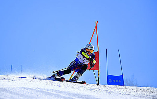 滑雪重心向前还是向后?如何保持平衡更安全