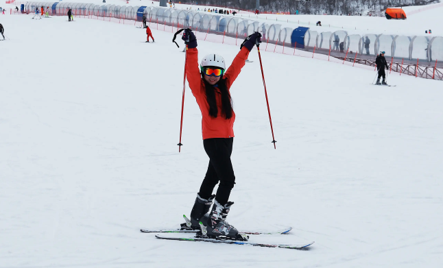 滑雪戴隐形还是镜架眼镜好？哪种更防雾安全