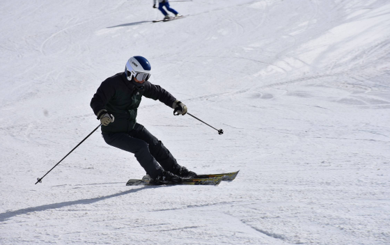 滑雪可以戴隐形眼镜吗？雪场护目镜怎么选