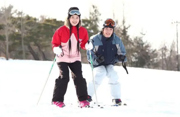 滑雪可以戴隐形眼镜吗?雪场护目镜怎么选