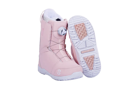 滑雪鞋是套在自己的鞋外面吗?如何正确穿滑雪鞋