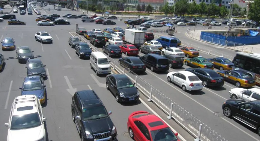 2025国庆高速哪天不堵？如何错峰出行更顺畅？