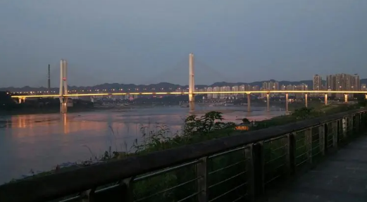 2025年国庆节重庆多少度?气温如何穿衣指南