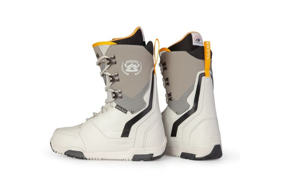 滑雪鞋有点挤脚正常吗?如何正确选择滑雪鞋尺寸