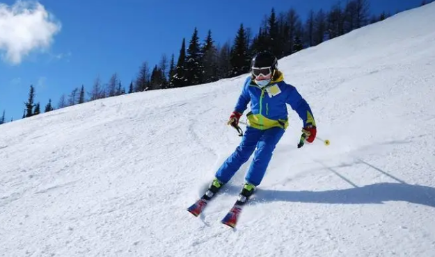 滑雪服里面穿什么衣服最合适?速干衣怎么选