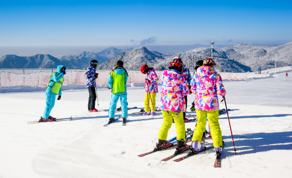 滑雪服里面穿自己裤子吗?滑雪服内搭怎么选