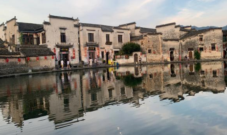 2025年安徽九月穿短袖还是长袖?天气如何穿衣指南