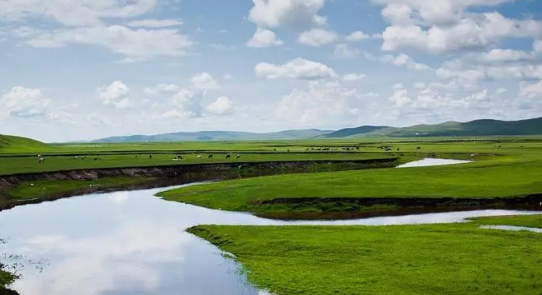 2025年9月去呼伦贝尔大草原冷吗？秋季旅游穿衣指南