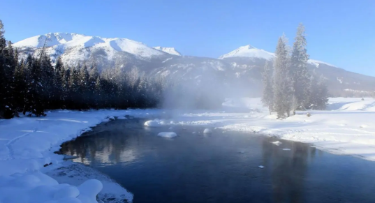 2025新疆夏天晚上冷吗？避暑旅游穿什么