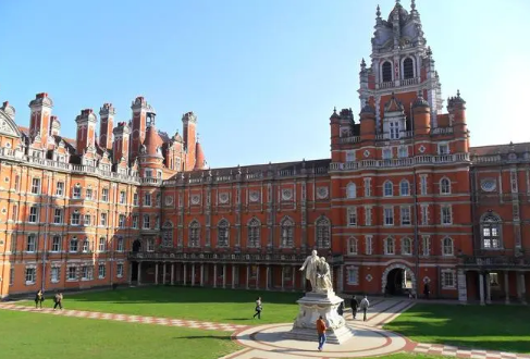 大学开学要带厚衣服吗2025?九月新生如何准备衣物