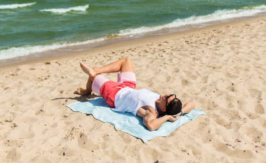 三伏天晒背穿什么颜色衣服最好?黑色衣服更吸热吗