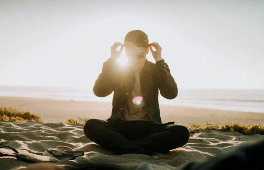 晒背出汗好还是不出汗好？出汗多更健康吗