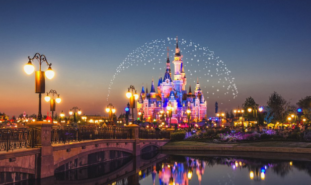 上海迪士尼未满3周岁凭什么入园？免票政策引热议