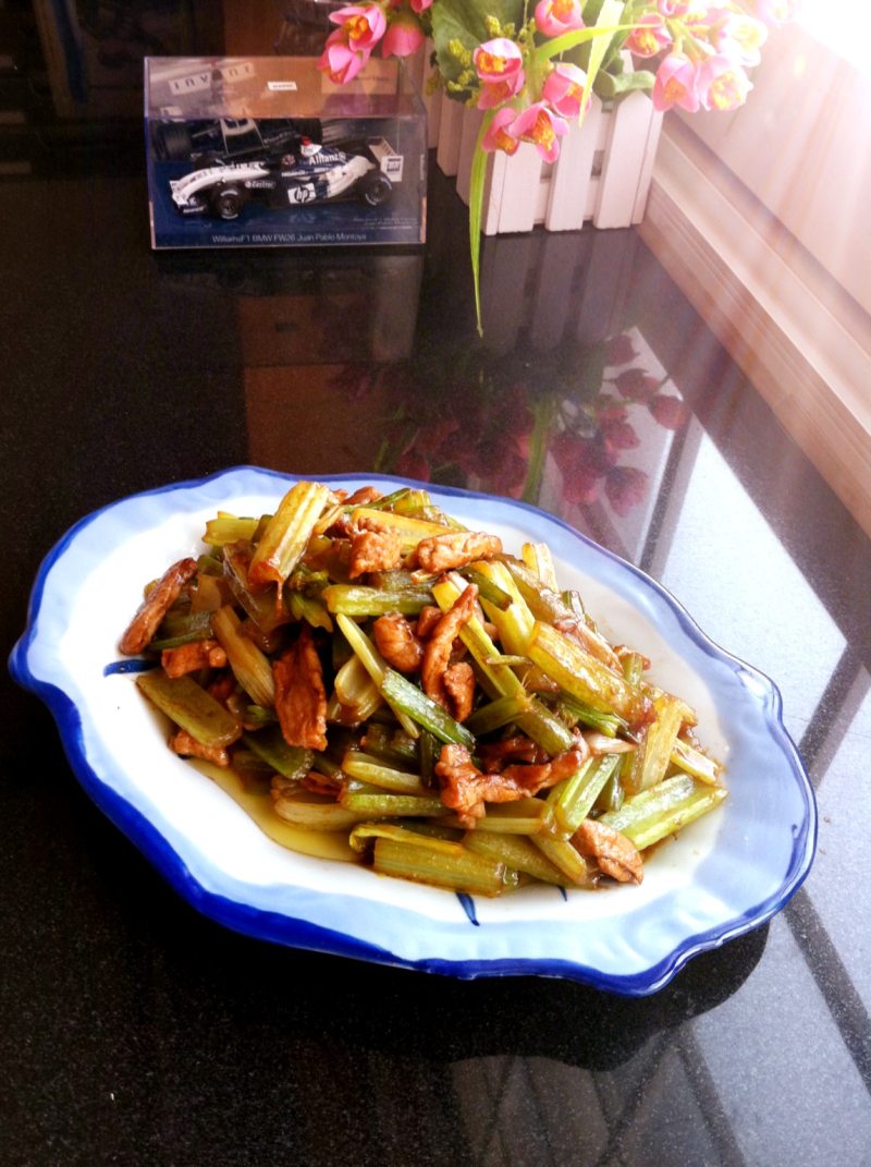 芹菜炒肉丝十大经典做法,美味秘诀全解析-图4 芹菜炒肉丝十大经典做法,美味秘诀全解析-图4