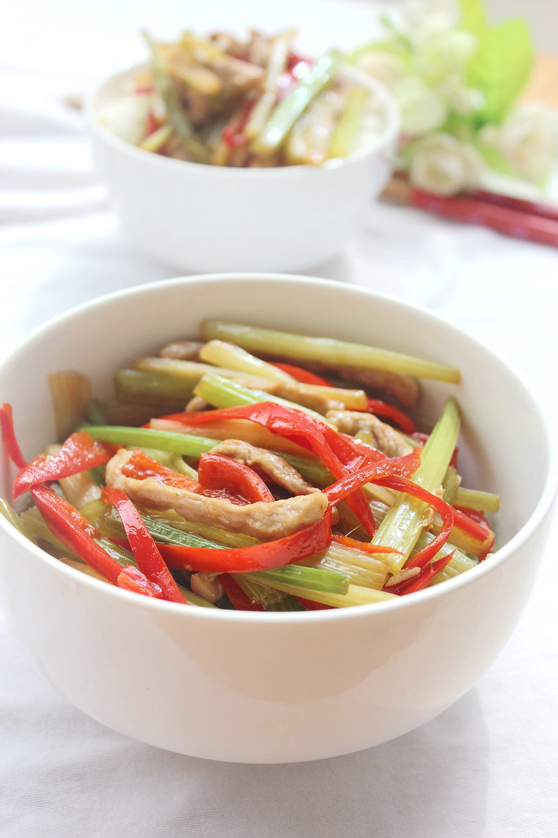 芹菜炒肉丝十大经典做法,美味秘诀全解析-图6 芹菜炒肉丝十大经典做法,美味秘诀全解析-图6