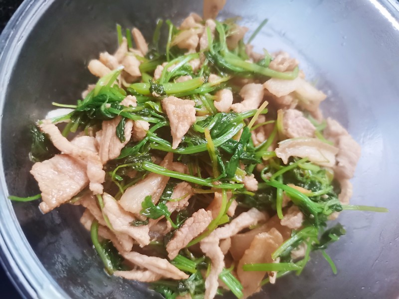 芹菜炒肉丝十大经典做法,美味秘诀全解析-图9 芹菜炒肉丝十大经典做法,美味秘诀全解析-图9