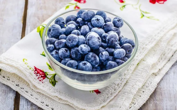 蓝莓能用热水洗吗?热水洗蓝莓会流失营养吗