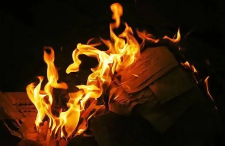 2025中元节能提前烧纸吗？何时祭祖最佳