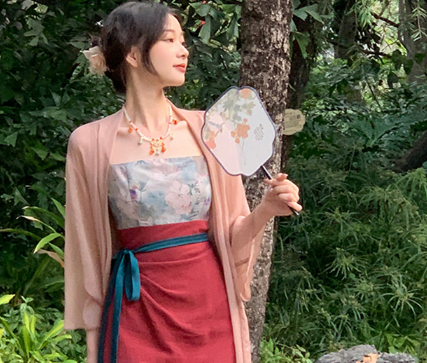 新中式适合什么年龄穿?年轻人如何驾驭新中式风