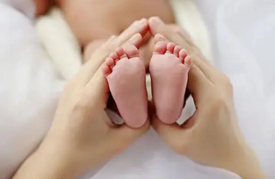 生孩子选2025还是2026?2025年生育有何利弊