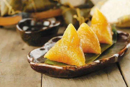 为什么粽子煮出来发黄?糯米变黄能吃吗