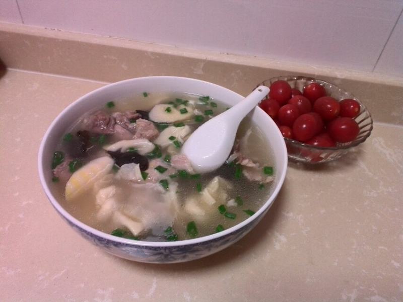 黑豆筒骨汤十种家常美味做法，轻松学做最鲜汤品