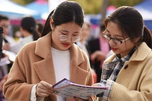 2025年就业难吗?6月求职遇冷?