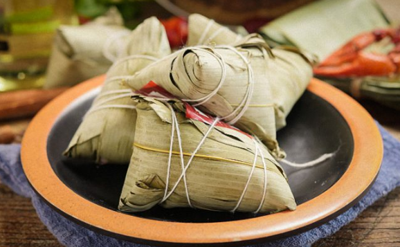 端午节吃肉粽还是素粽好？甜咸粽子哪个更健康？