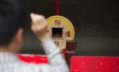 2025年5月2日求财好吗?当日财神方位在哪