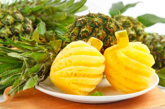 菠萝吃一半能用保鲜膜放冰箱吗?隔夜吃安全吗