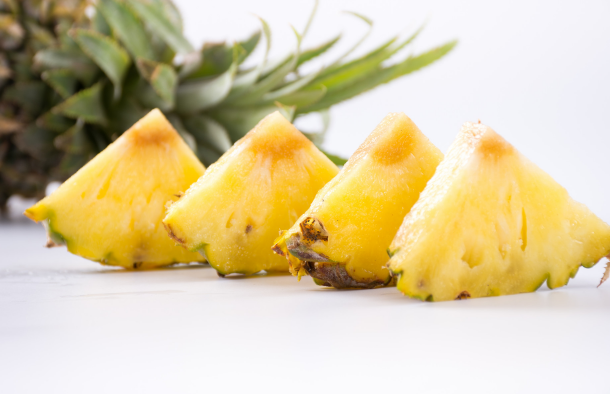 菠萝切开是黑的正常吗?如何判断菠萝是否变质