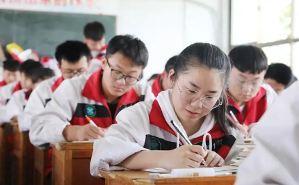 2025高考准考证是考生号吗?如何查询补办?