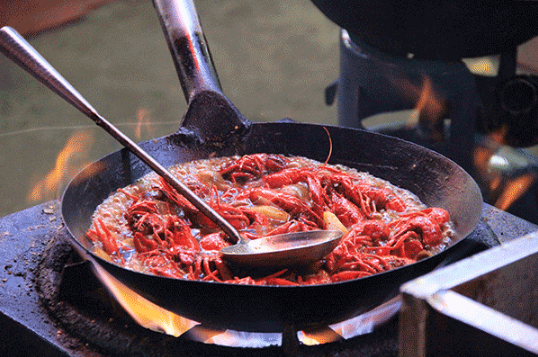 小龙虾吃着脆脆的是没熟透吗?如何判断熟度