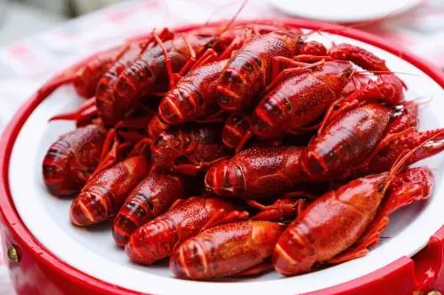 小龙虾没熟透吃了会怎样?会感染寄生虫吗