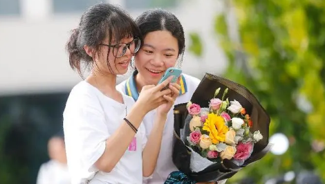 2025高考准考证大学要收吗?录取后还有用吗