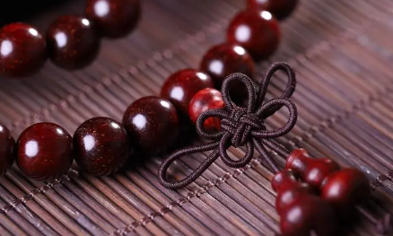 手串天天盘玩好还是放置好？盘玩多久变色