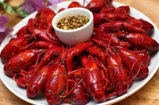 小龙虾炒的好吃还是卤的好吃?哪种做法更受欢迎