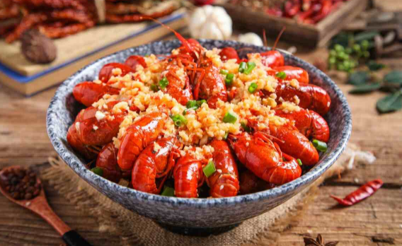小龙虾肉嫩是没熟透？如何烹饪更美味
